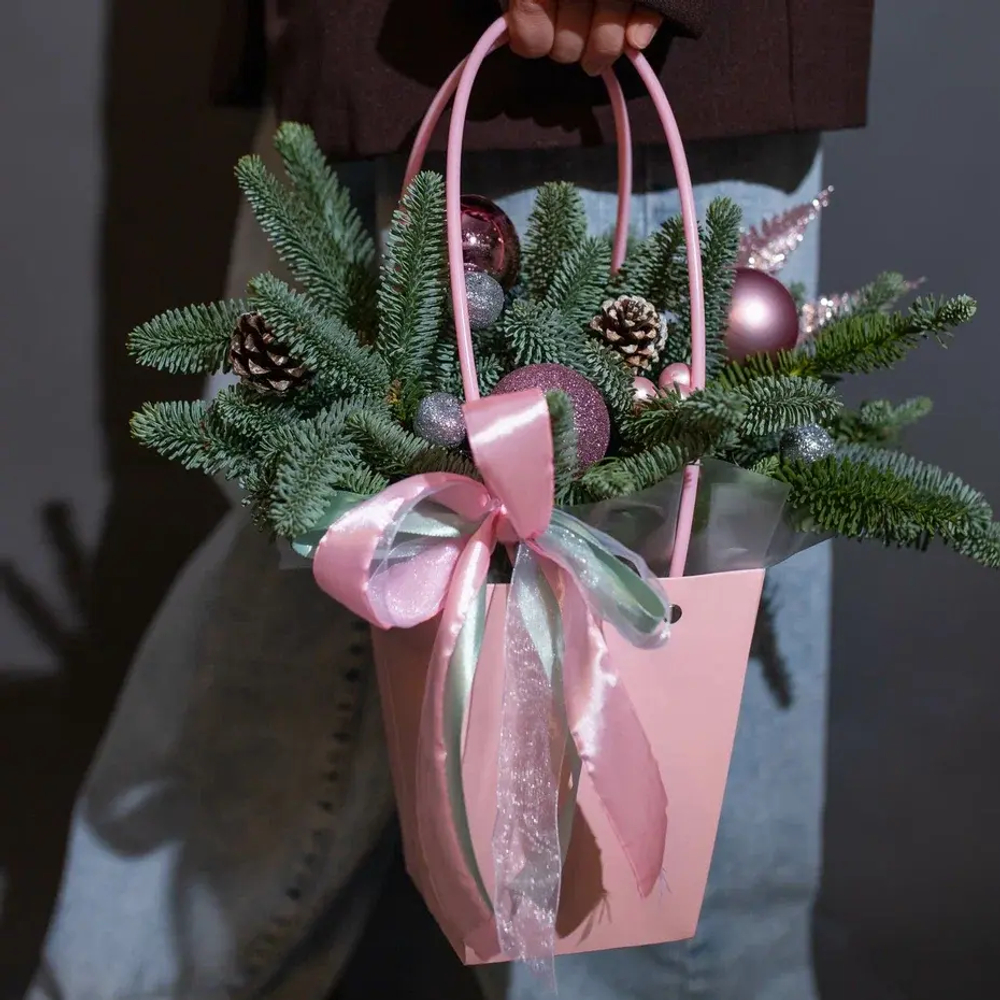 Новогодняя композиция Елка в сумке (пудра)