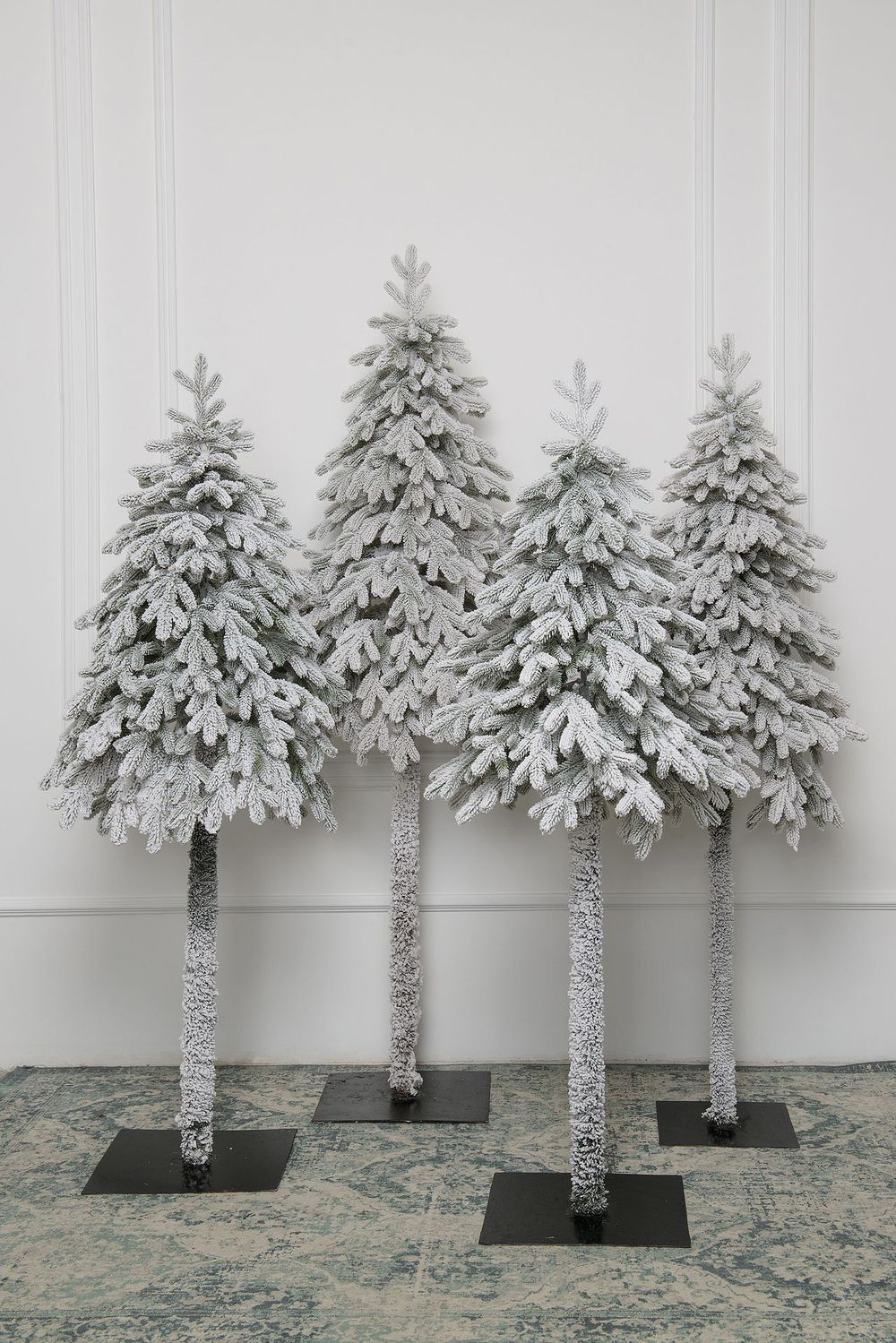 Заснеженная елка на ножке «Тароко» (Литая хвоя) от 1.5 м до 2,1 м