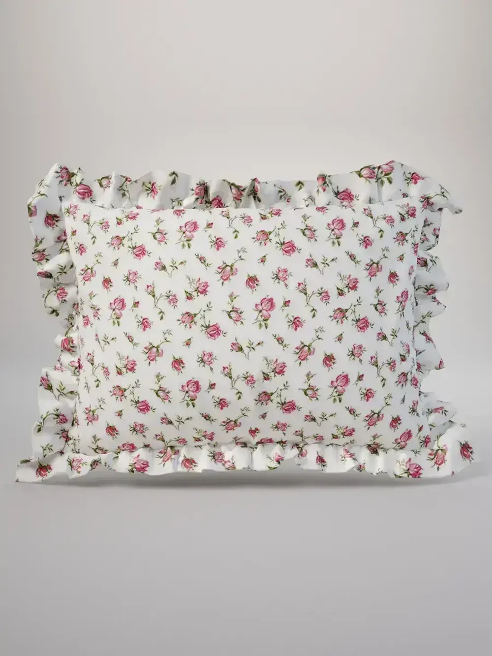 Декоративная наволочка с рюшами, оборками "Розовые бутоны" 50х70 см, 1 шт, без молнии