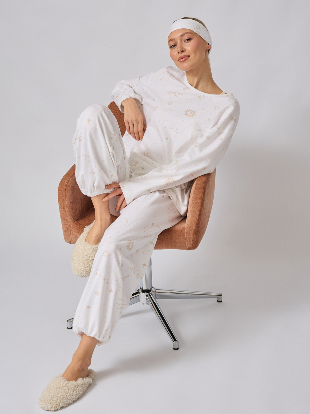 Пижама с брюками и лонгсливом "Зодиак"