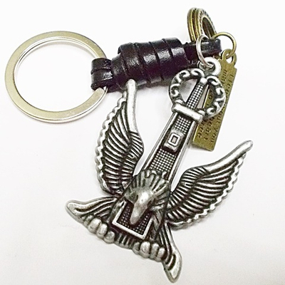 Брелок для ключей "Орёл" (58х40мм). Металл с кожаными вставками.