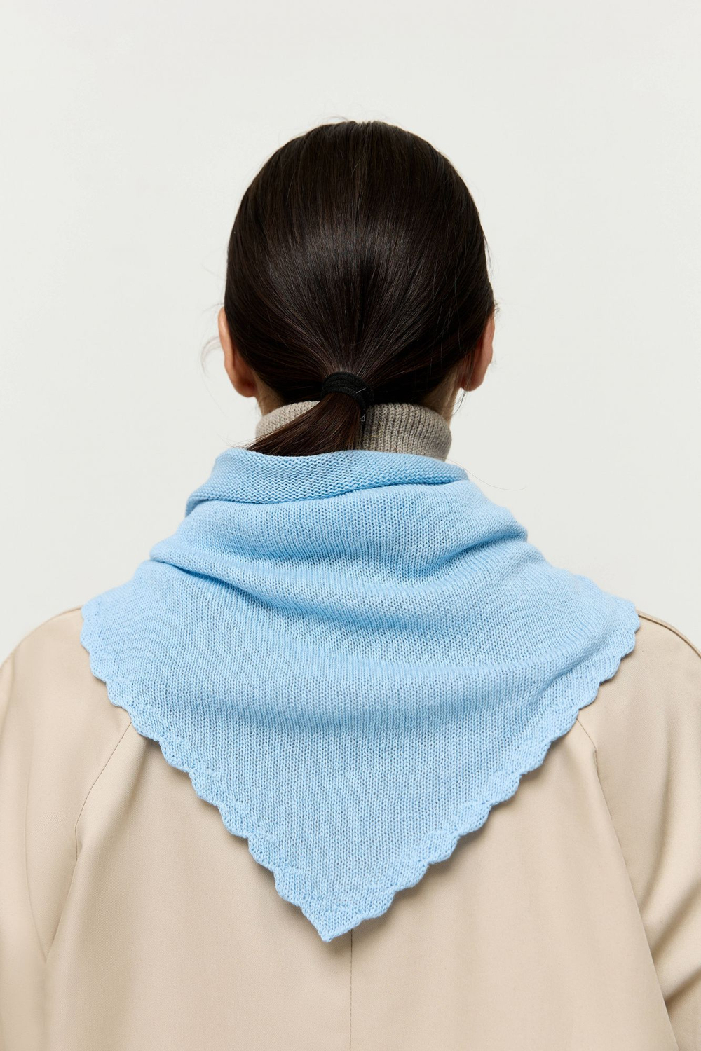 Косынка с фигурным краем