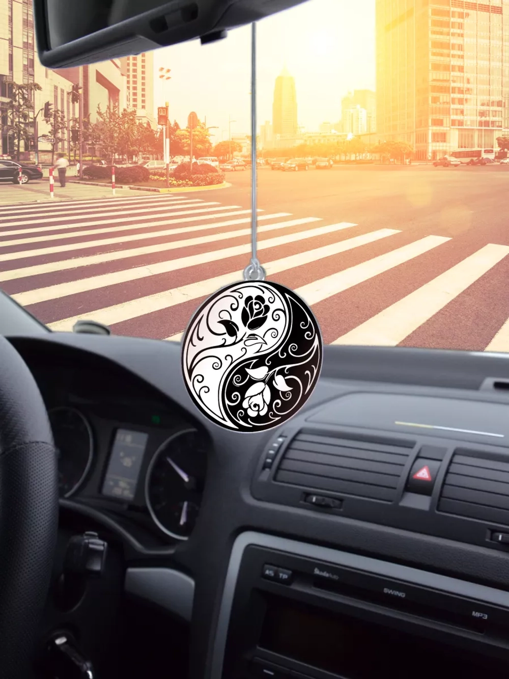 Подвеска в автомобиль - Розы