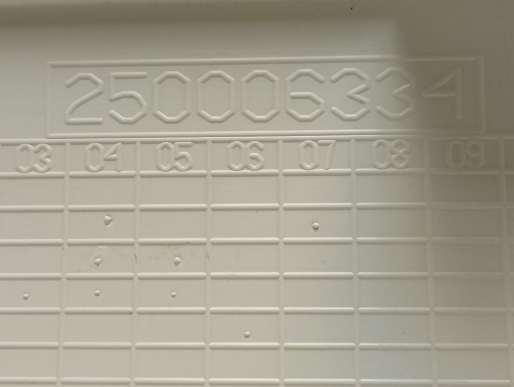 RST602 кт66 Декоративная нижняя панель для стиральной машины Hotpoint-Ariston 250006334 б/у