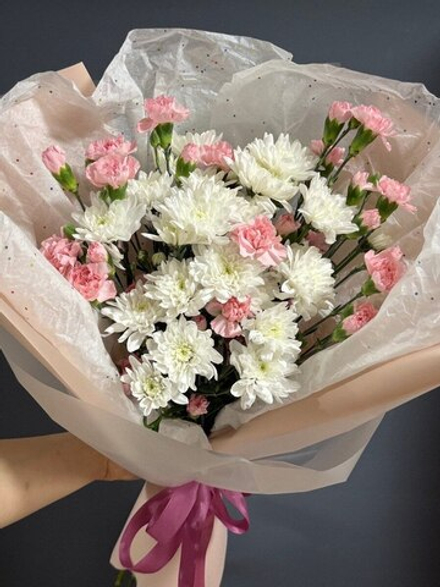 Букет из кустовой Хризантемы и кустовых Диантусов