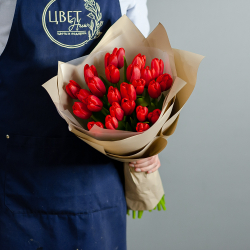 Красные тюльпаны