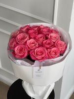 Букет из ярко-розовых роз 17шт