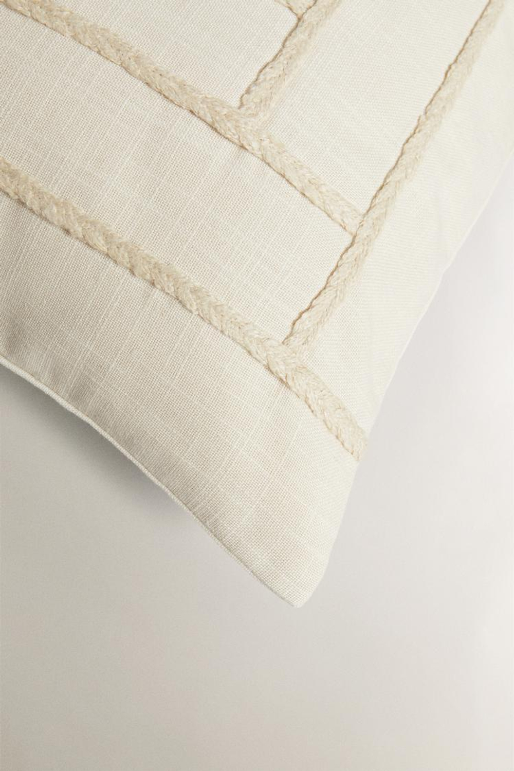 ZARA HOME ЧЕХОЛ ДЛЯ ДЕКОРАТИВНОЙ ПОДУШКИ С КОНТРАСТНЫМИ ДЕТАЛЯМИ, СВЕТЛО-БЕЖЕВЫЙ