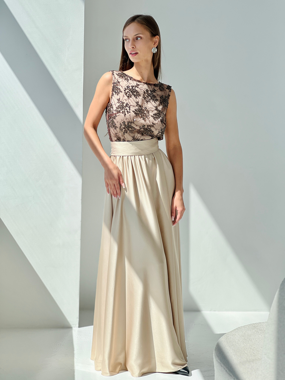 Платье со стеклярусом и открытой спинкой