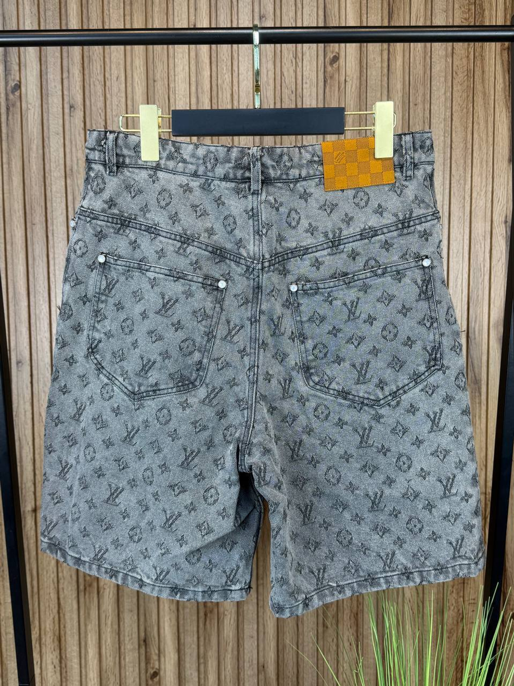 Джинсовые шорты Louis Vuitton