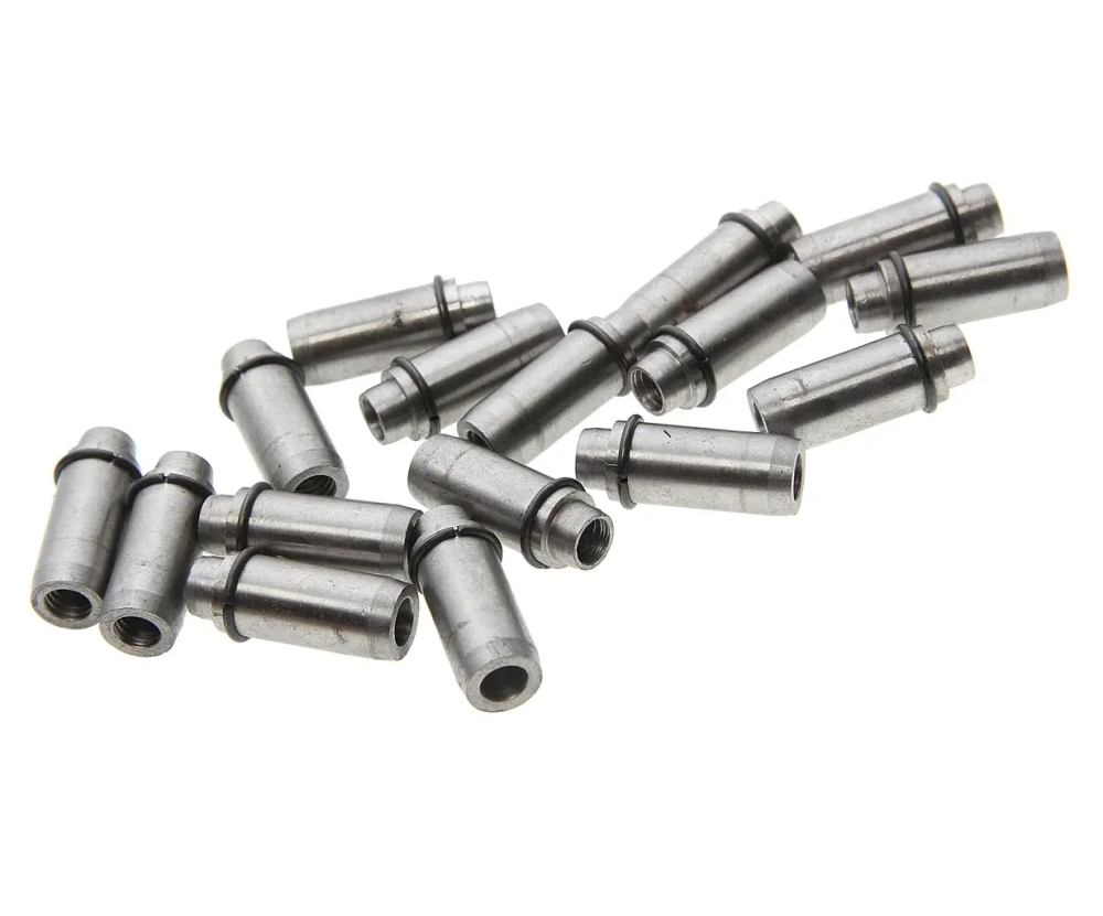 Втулка направляющая впусного/выпускного клапана ЗМЗ-406 со стоп кольцом (к-т 8+8) 406.1007030-01