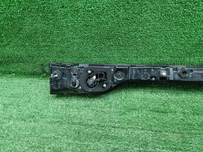 Фонарь крышки багажника Geely Monjaro (2021-н.в.)