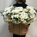 Композиция летняя в джутовой корзине