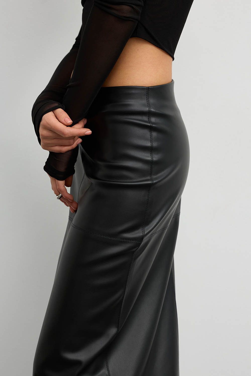 Юбка макси с разрезом сзади из экокожи