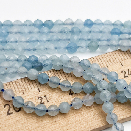 Аквамарин граненый бусины, размер около 3,5-3,7 мм, цена за отрезок 19 см (1/2 нити)