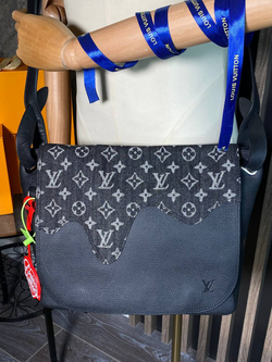 Сумка-мессенджер Louis Vuitton