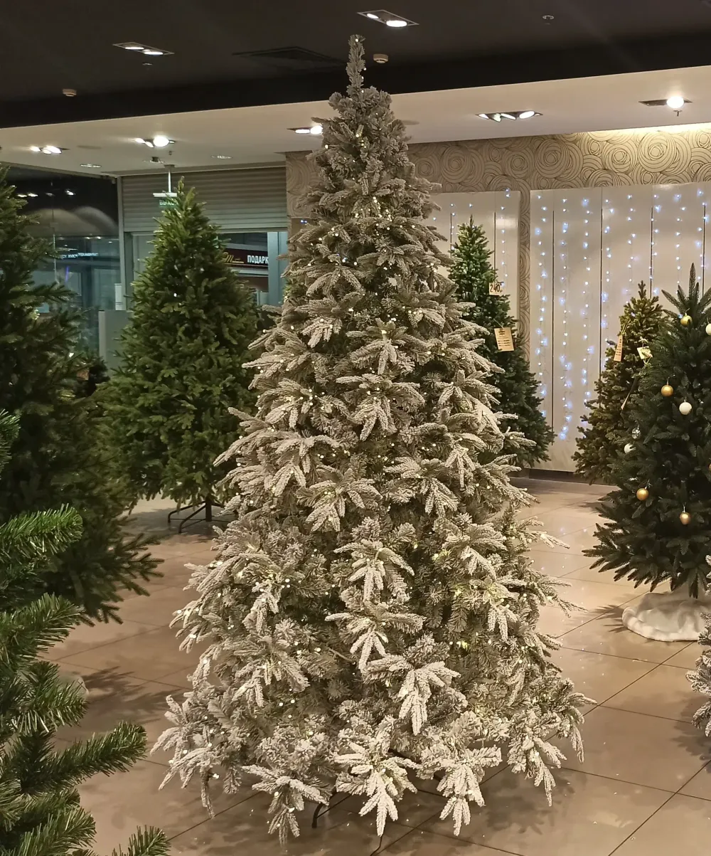 Заснеженная ель с гирляндой «Форесто» теплый свет (Литая+пвх) 180 см / 1,8 м