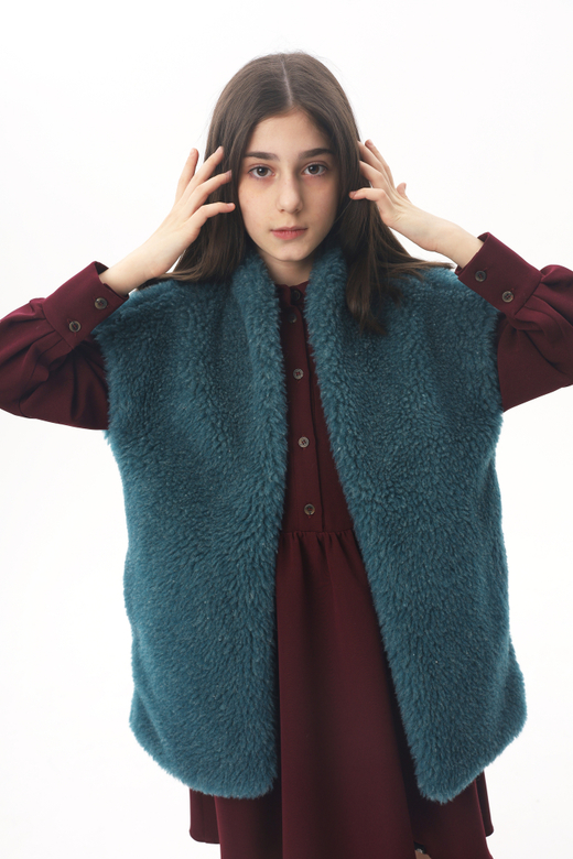 Жилет из эко-меха