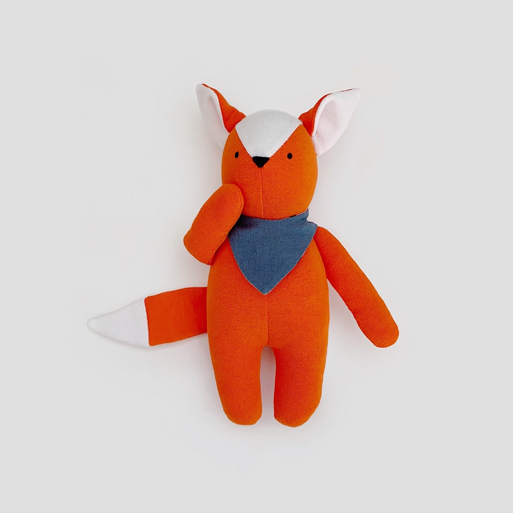 Рыжий лисенок