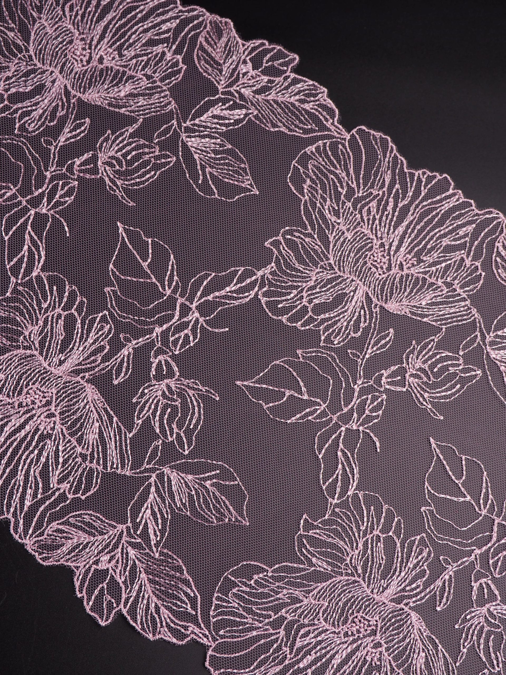 Вышивка на сетке пудрово-лиловая неэластичная ширина 21см ОТРЕЗ 0,5 м