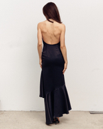 Платье с открытой спиной и асимметричным  подолом