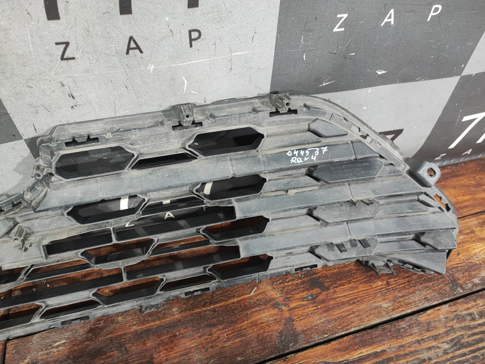 Решетка радиатора Toyota RAV4 V (XA50) 18-нв Б/У Оригинал 5311242190