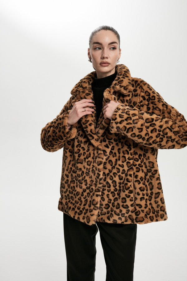 Полушубок леопард бежевый