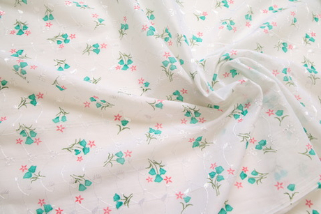 Батист вышивка белый в зеленый цветок