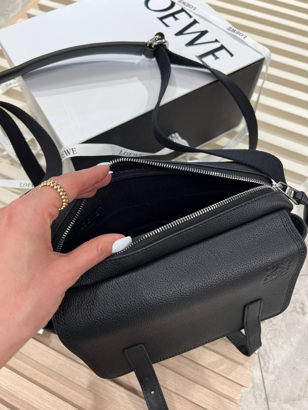 Сумка-мессенджер Loewe
