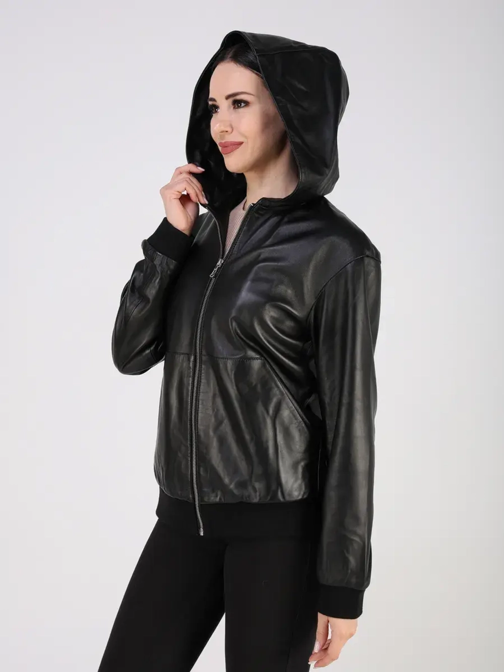Кожаная куртка демисезонная с капюшоном