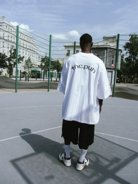 Белая оверсайз футболка с логотипом