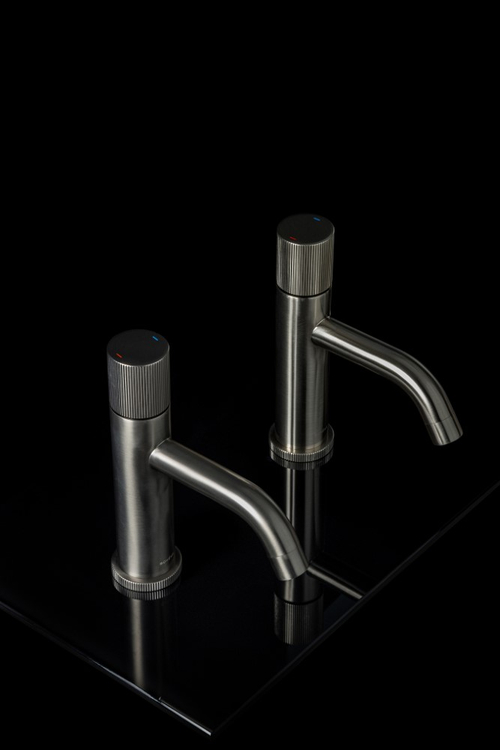 Смеситель STICK для умыв. низ. Gun Metal LINEA