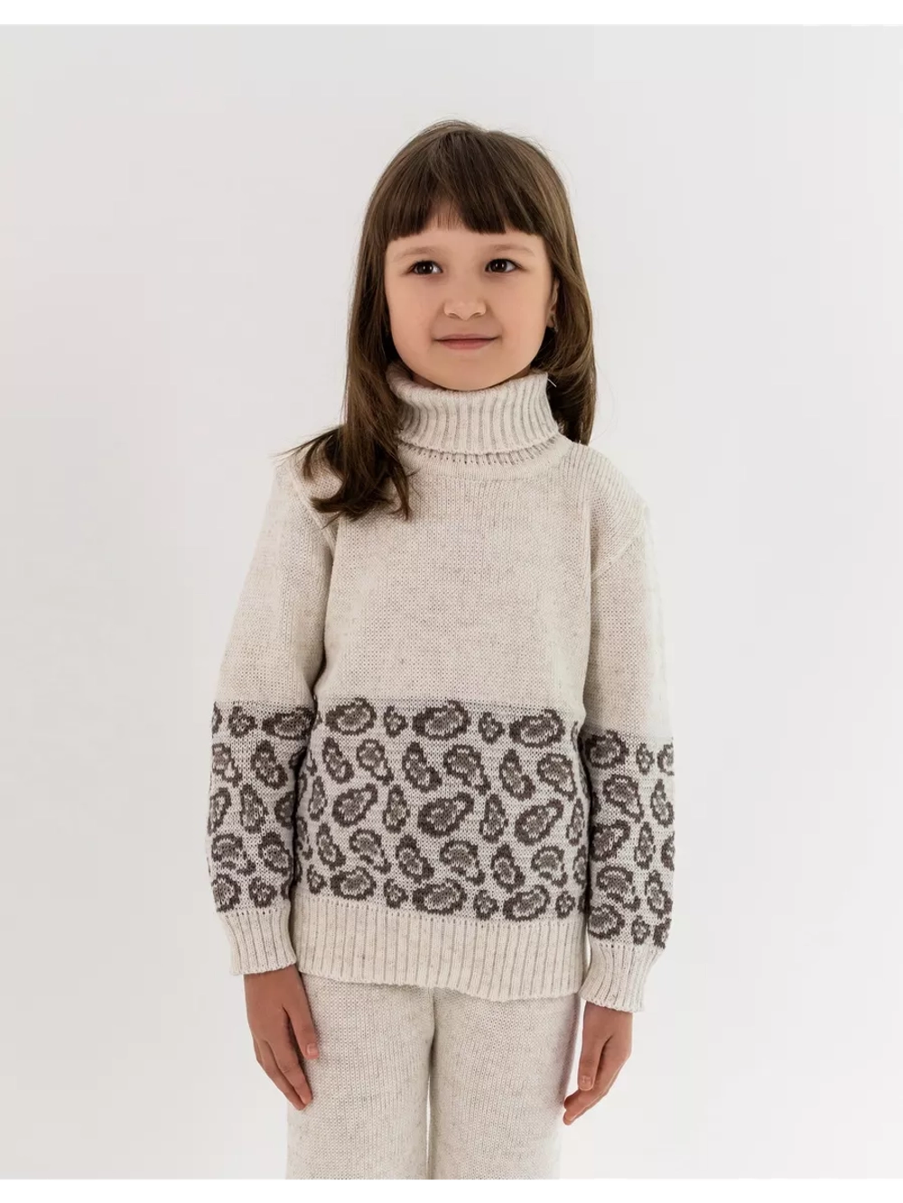 Свитер вязаный с горлом