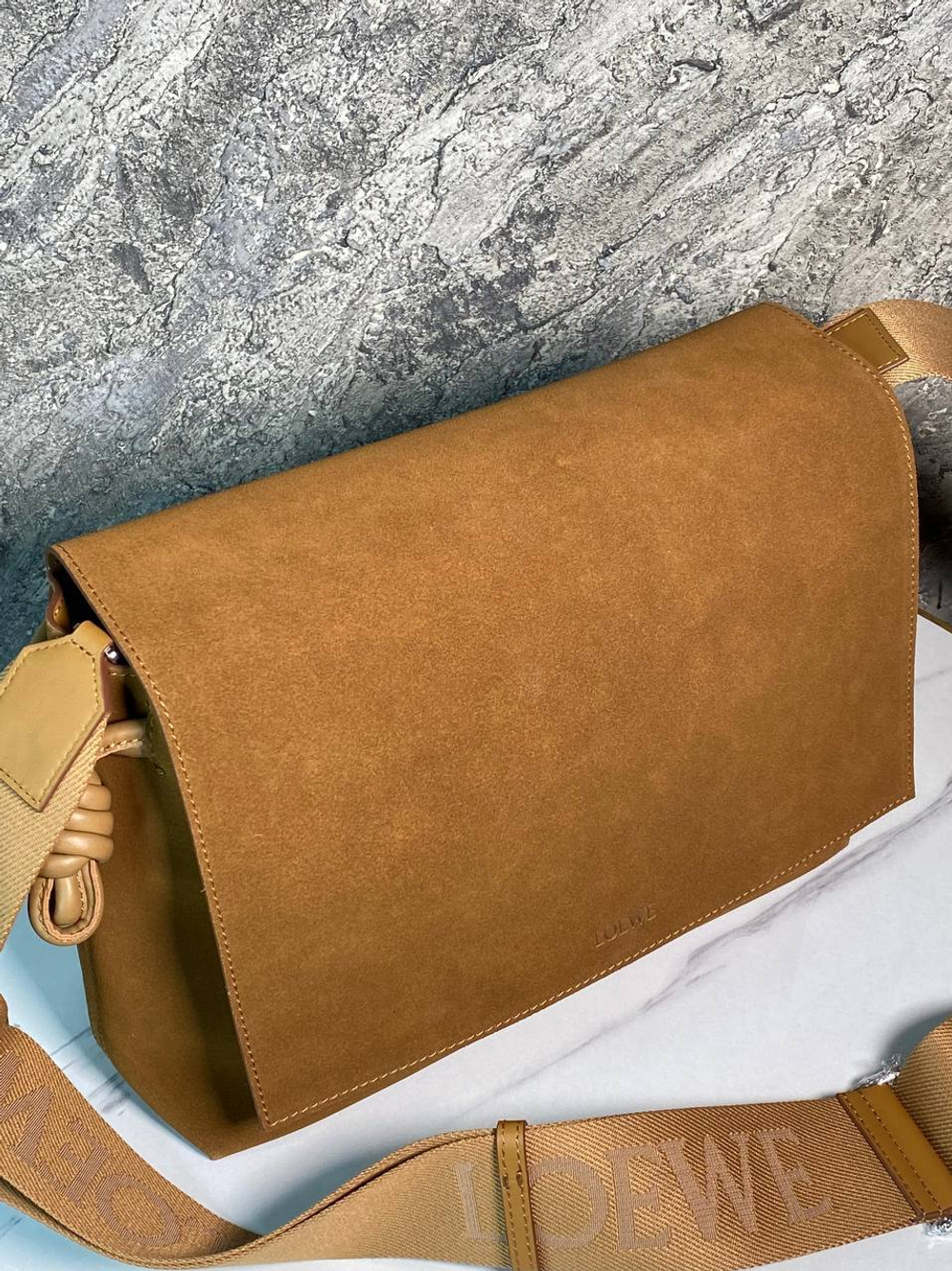 Сумка-мессенджер Loewe