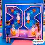 Интерактивная игровая стена «Шестерёнки вселенной», 2,44×0,5×2,44 м