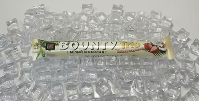 Шоколадный батончик Bounty Trio Райская клубника в белом шоколаде 78 гр 1 шт