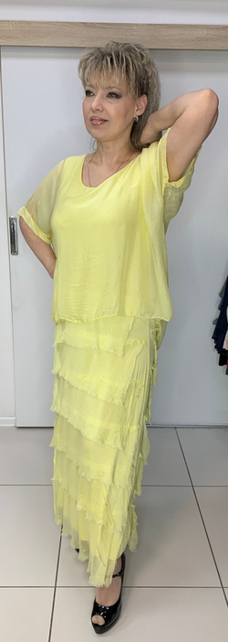 Желтое шелковое платье с шифоновой "рванкой"