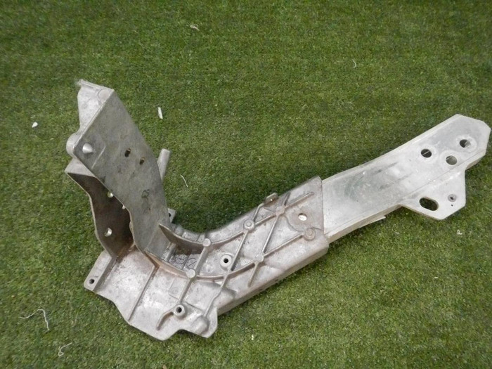 Кронштейн передней панели Mercedes GLC X253 15-22