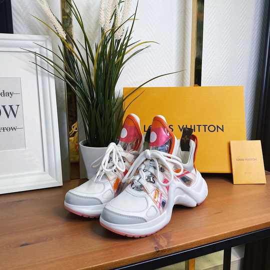 Кожаные кроссовки