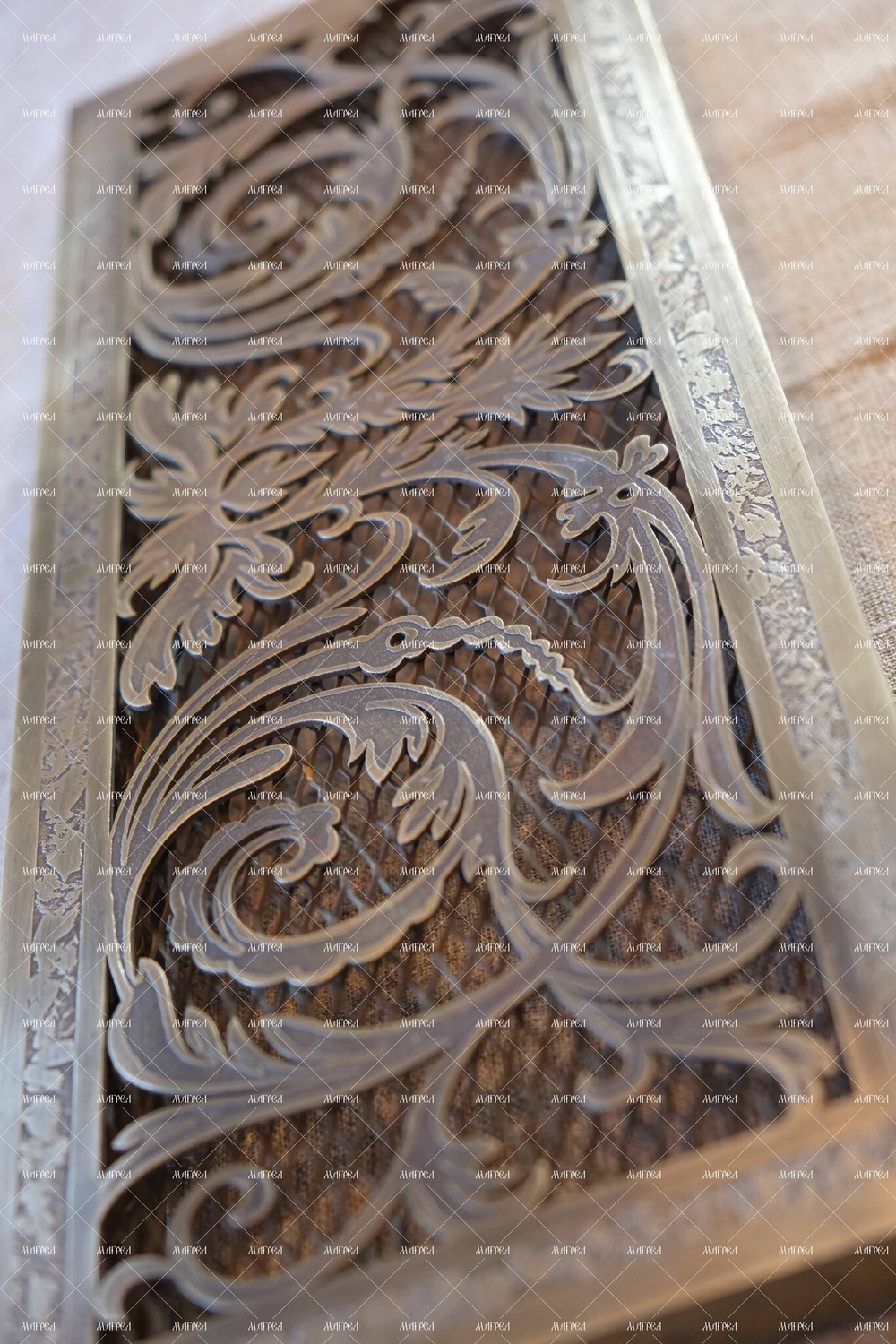 Красивая напольная решетка для радиатора отопления на заказ