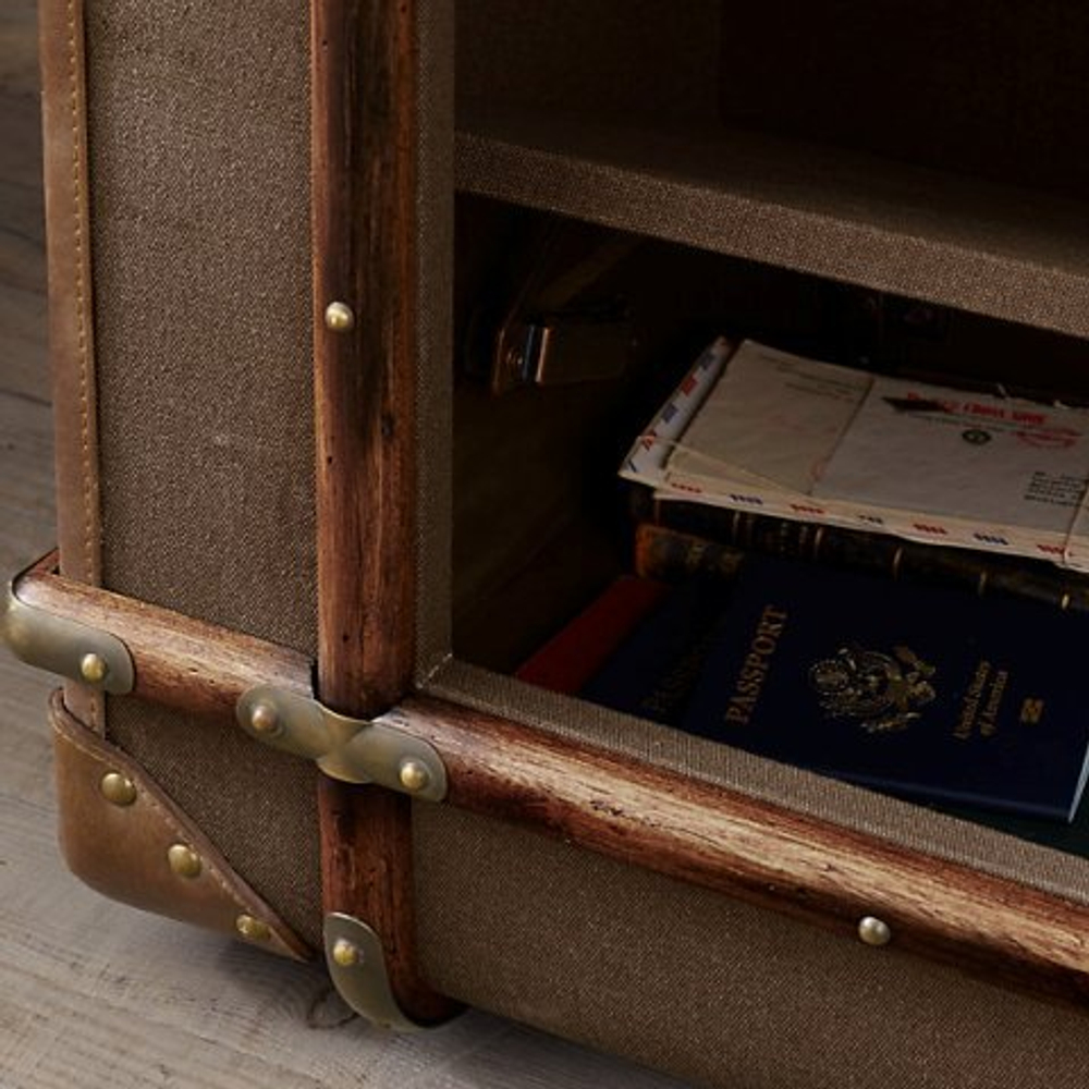 Шкаф Restoration Hardware Глобетреккер США фрагмент