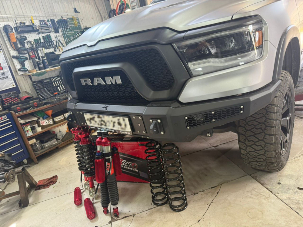 Dodge RAM 1500 (2019- ) лифт-комплект регулируемой подвески +2" ST8000