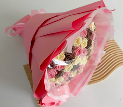 Букет 61 шоколадная роза