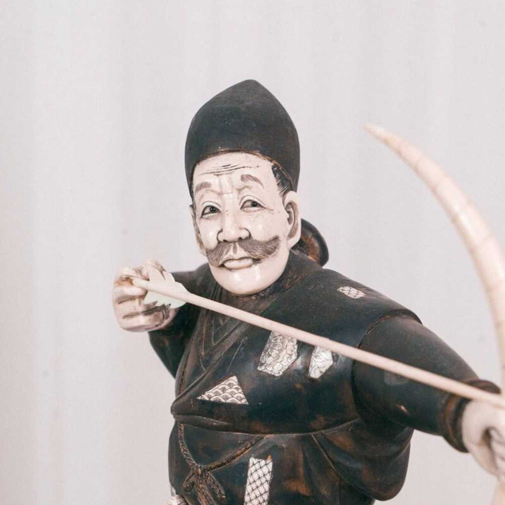 Скульптура "Японский лучник — Юмихики"