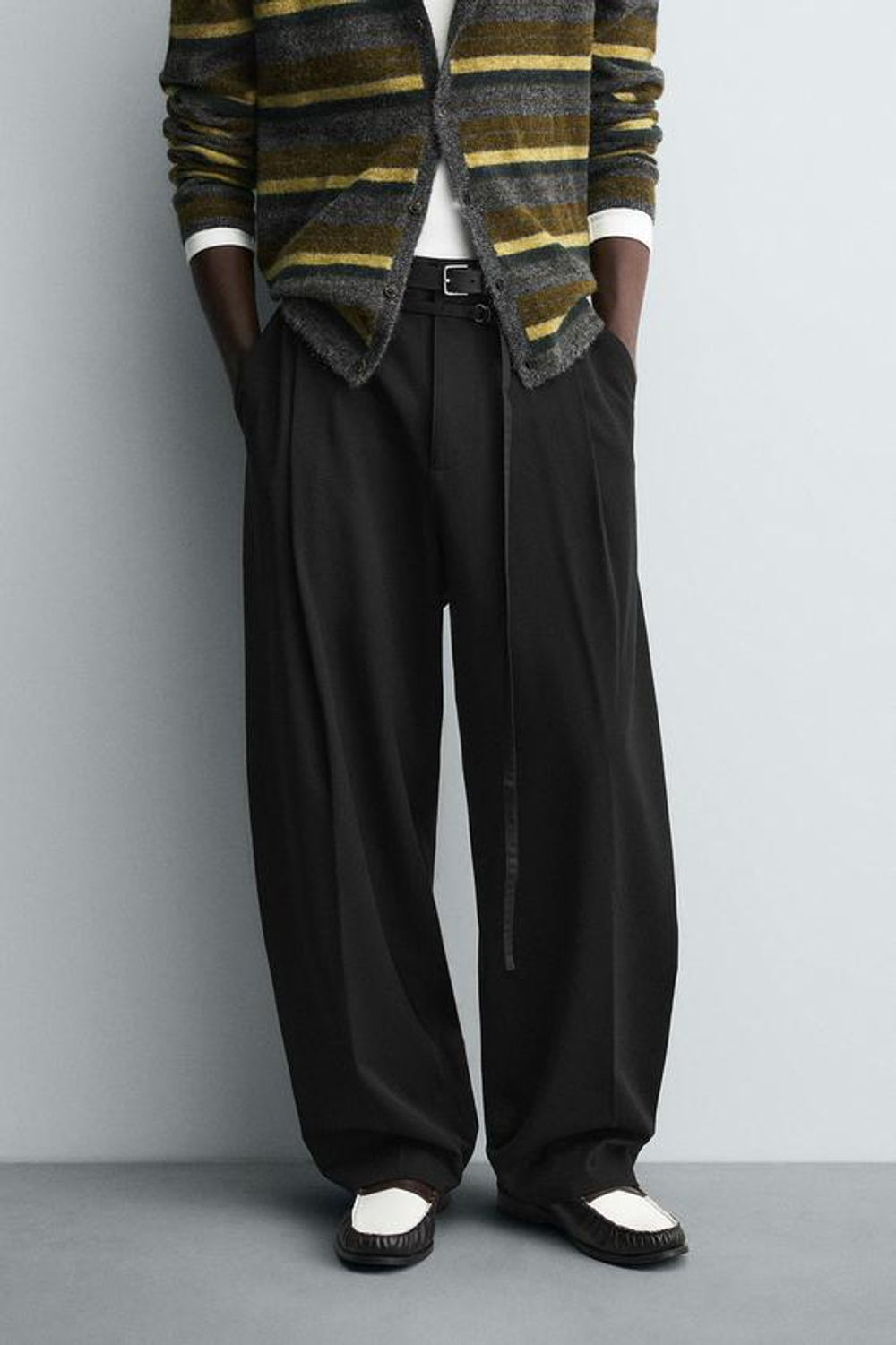 ZARA БРЮКИ BALLOON FIT С ЗАЩИПАМИ И ПОЯСОМ, ЧЕРНЫЙ