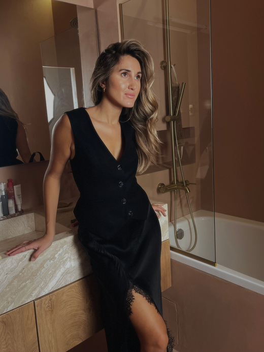 Юбка с разрезом и кружевом