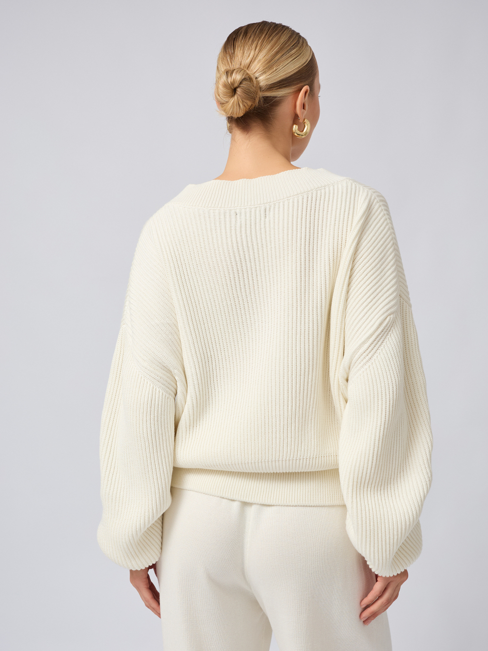 Джемпер вязаный с v-вырезом