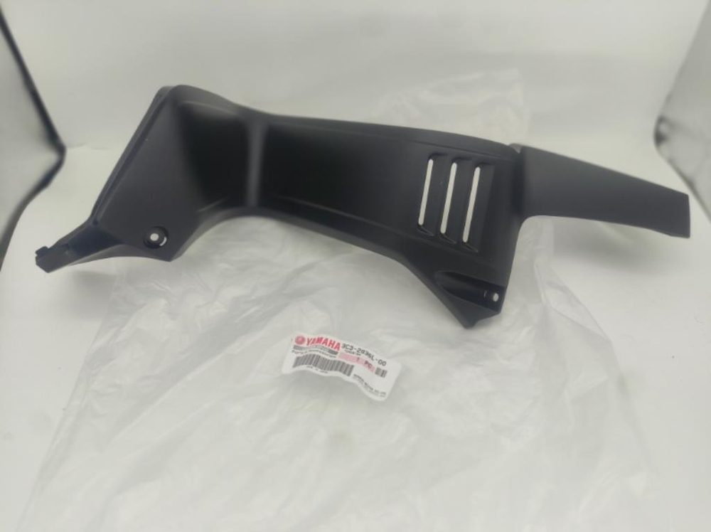 пластик приборной панели правый Yamaha FZ-1 3C3-2836L-00-00