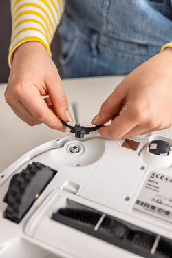 Робот-пылесос с функцией влажной уборки пола RCV 2