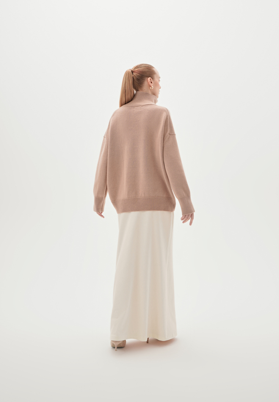 Свитер с высоким воротом